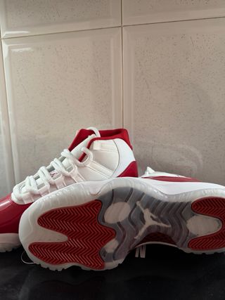 Jordan Retro 11 Talla 41 Rojo Blanco