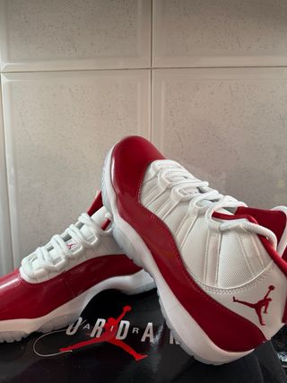 Jordan Retro 11 Talla 41 Rojo Blanco