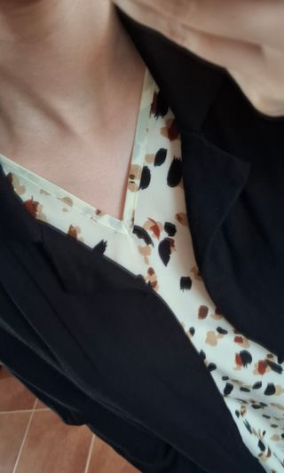 Americana negra con estampado