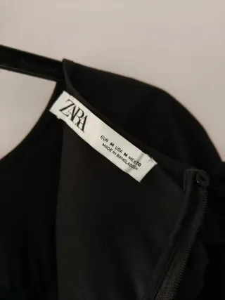 Vestido Zara negro con volantes