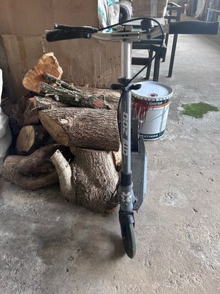 Patinete gris plegable