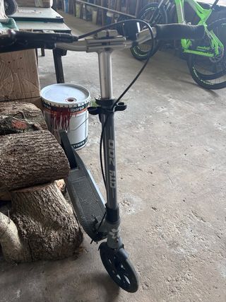Patinete gris plegable
