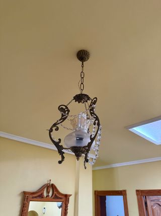 Lámpara colgante de metal y cristal