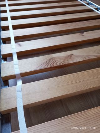 Cama infantil blanca con ovejas