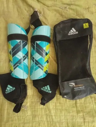 Adidas - Espinilleras Fútbol Talla L