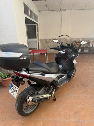 Maxi Scooter Plata y Negra