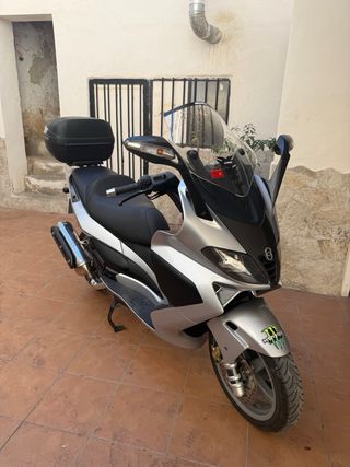 Maxi Scooter Plata y Negra