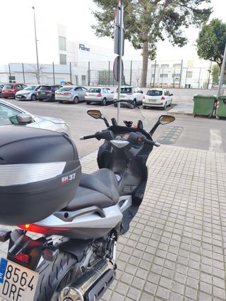 Maxi Scooter Plata y Negra