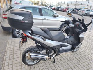 Maxi Scooter Plata y Negra