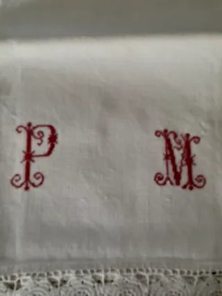 Asciugamano d'epoca ricamato a mano