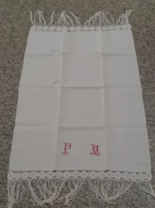 Asciugamano d'epoca ricamato a mano