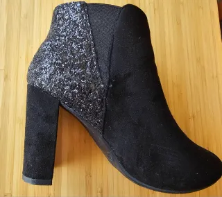 Botines ante negros T.36 marca Xti