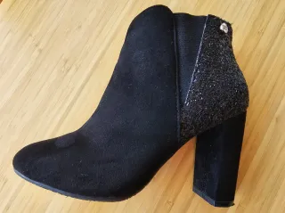 Botines ante negros T.36 marca Xti