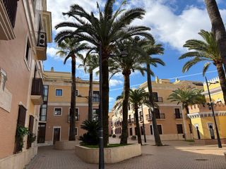 Piso en alquiler 2 habitaciones, 2 baños + garaje