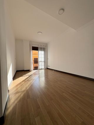 Piso en alquiler 2 habitaciones, 2 baños + garaje