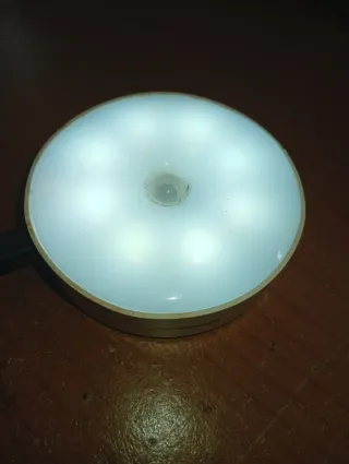 Luz de emergência com íman