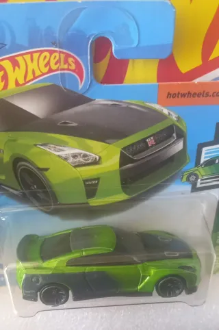 Hot Wheels 17 Nissan GT-R R35 Guaczilla
