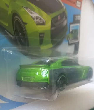 Hot Wheels 17 Nissan GT-R R35 Guaczilla