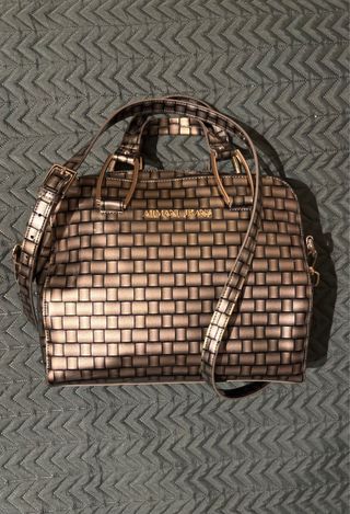 Bolso Armani Jeans Charol Negro y Dorado