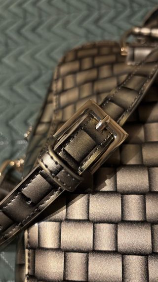 Bolso Armani Jeans Charol Negro y Dorado