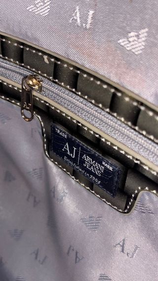 Bolso Armani Jeans Charol Negro y Dorado