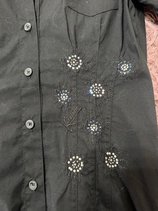 Camicetta nera con fiori