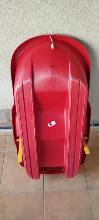 Trineo de nieve de dos plazas.