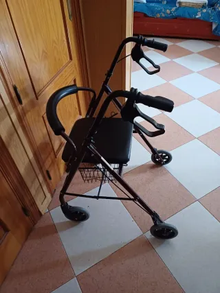 Andador persona mayor