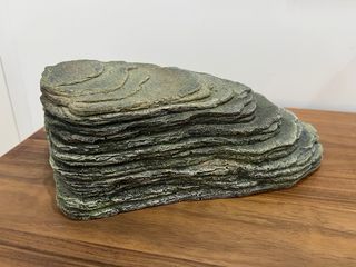 Pedra / rocha esconderijo para répteis