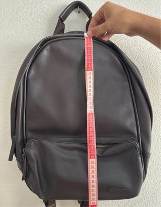 Mochila marrón de cuero