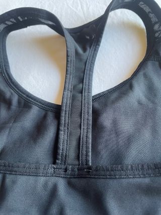 Top deportivo New Balance negro