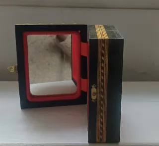 Caja de madera taracea artesanal