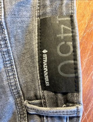 Pantalones Stradivarius grises rotos T.36
