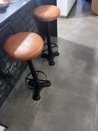 Taburetes Diseño Industrial Cuero y Metal