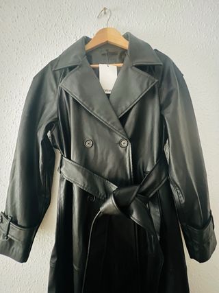 Abrigo NUEVO efecto piel de mujer Stradivarius