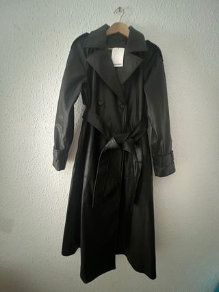 Abrigo NUEVO efecto piel de mujer Stradivarius