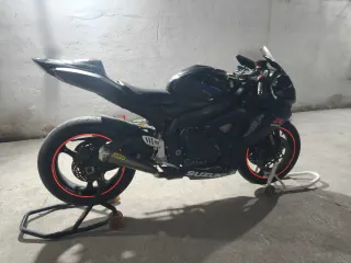 Suzuki GSXR 750 K7