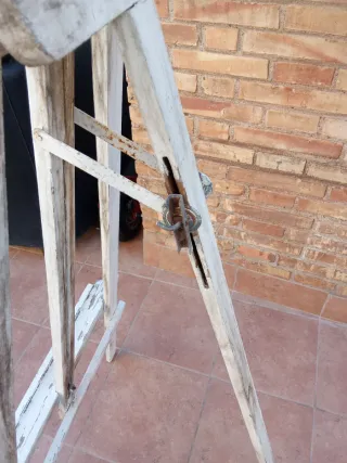 Caballete para cuadros de madera