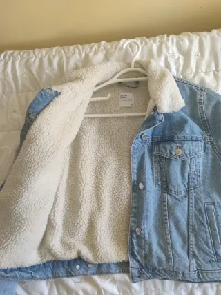 Chaqueta vaquera Bershka borrego