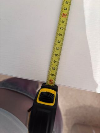 Cómoda con ruedas a conjunto con mesita de noche