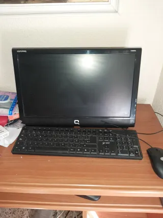 mueble y ordenador utilizado