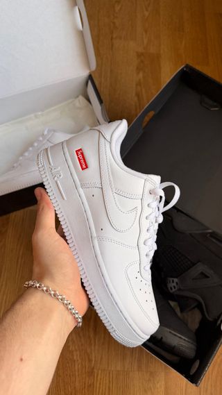 Jordan 4 Black Cat + AF1 Supreme + Riñonera Suprem