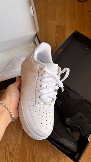 Jordan 4 Black Cat + AF1 Supreme + Riñonera Suprem