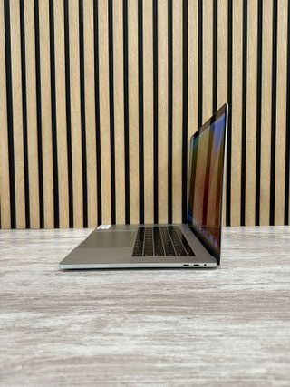 MacBook Pro 15" 2017 i7 16gb 500gb SSD