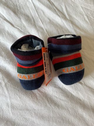 Gorro y calcetines Gallo 0-6 meses