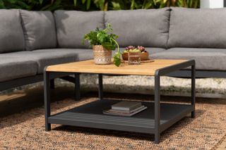 Tavolo da centro per terrazzo o giardino