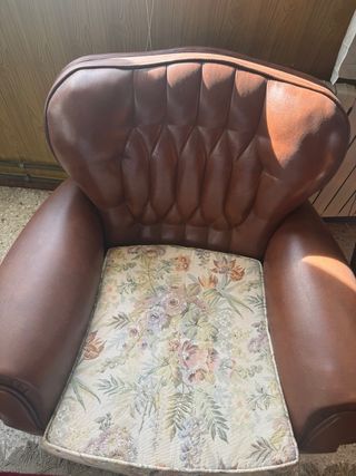 Coppia di poltrone in similpelle marrone vintage