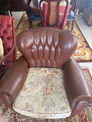 Coppia di poltrone in similpelle marrone vintage