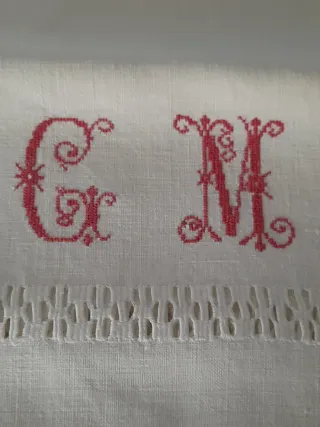 Asciugamano d'epoca ricamato a mano