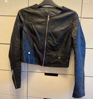 Chaqueta efecto piel motera negra